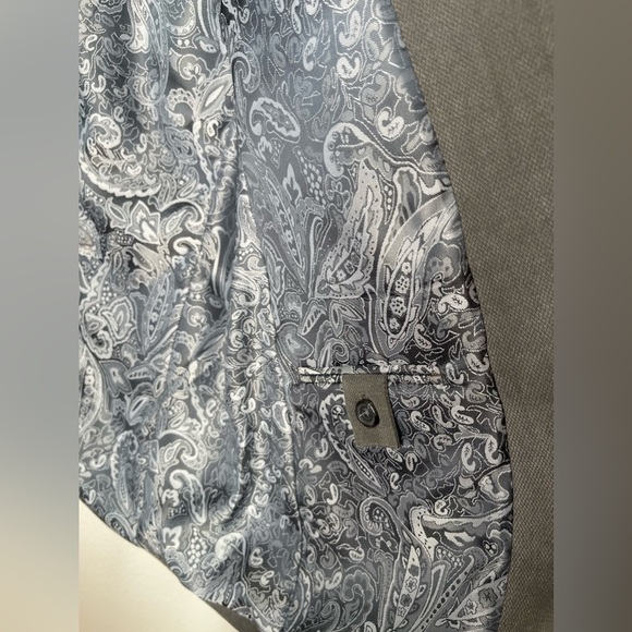 Murano Men's Wardrobe Essentials Classic-Fit
Twill Blazer gray Size M - Picture 6 of 14